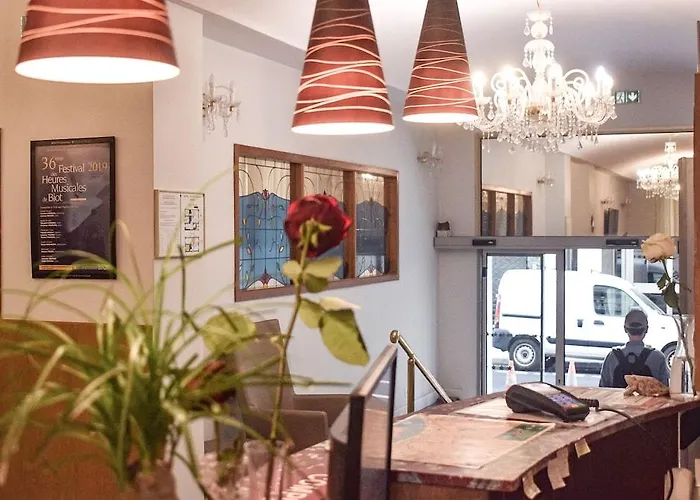 فندق Little Palace 2*