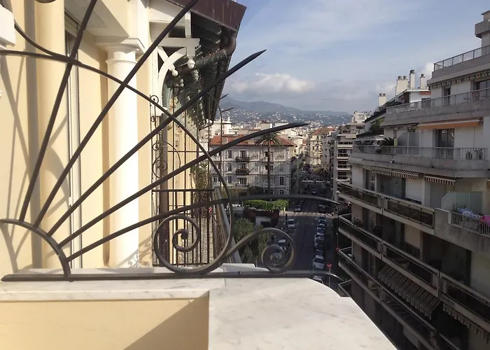 Little Palace Hotel 2*