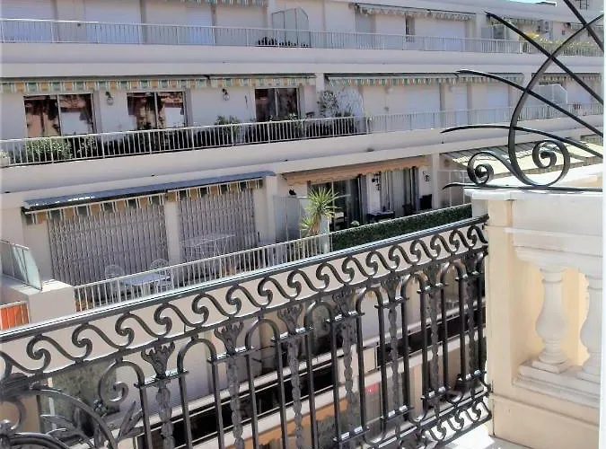 Little Palace فندق