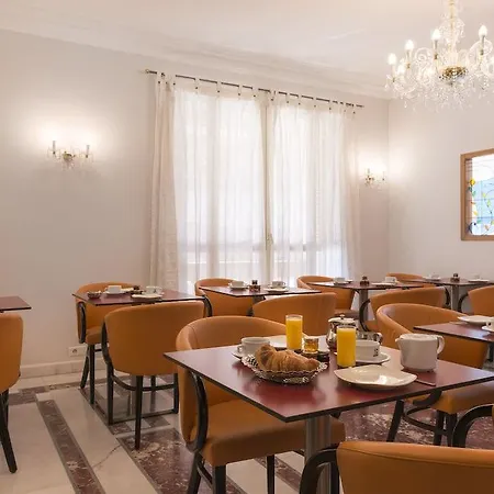 Little Palace Hotell 2*