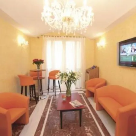 Little Palace Hotell 2*